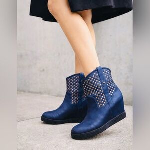 Australian Luxe Collective Studded Wedge Ankle Boots Navy 8